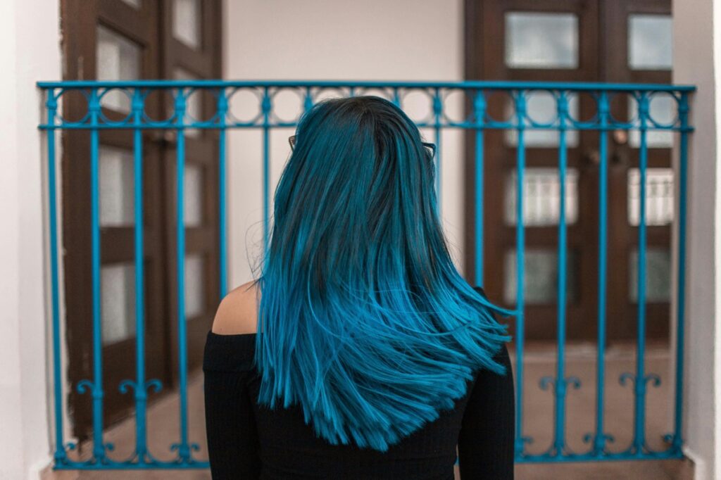 Woman-with-blue-hair-colour