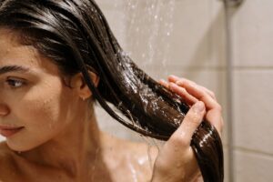 How-to-Shampoo-and-Condition-Your-Hair-the-Right-Way